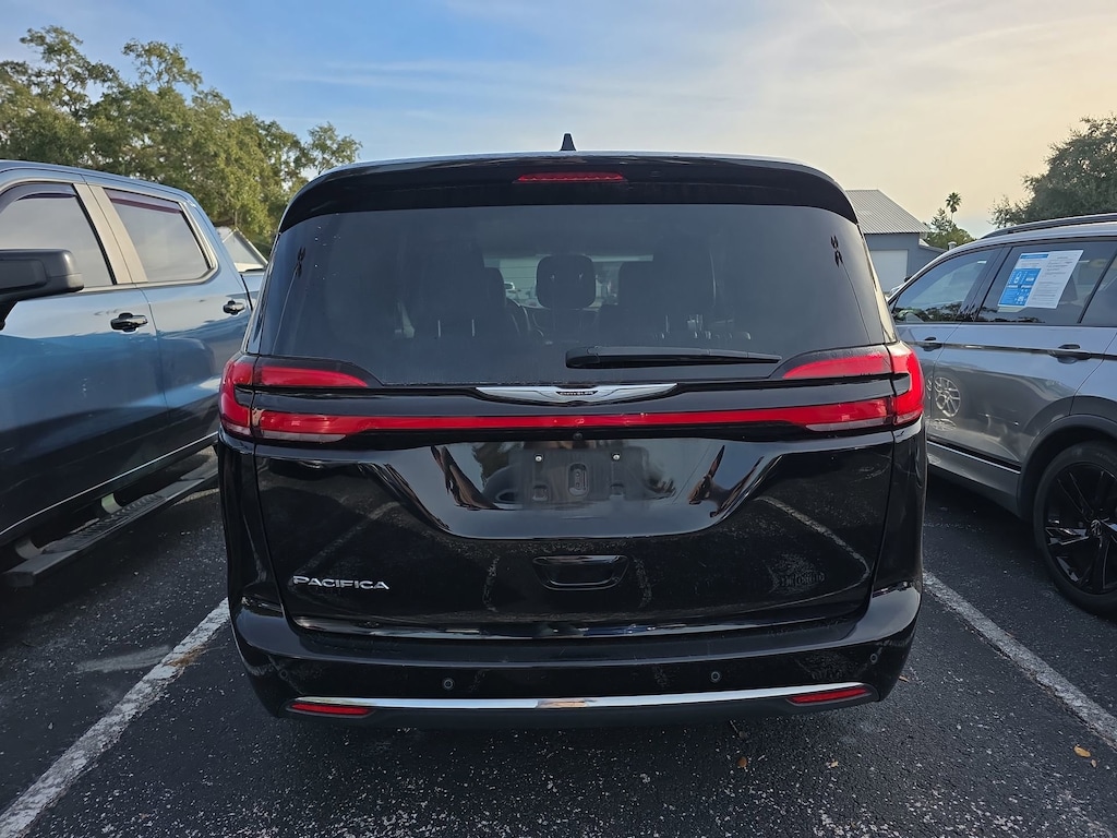 Used 2024 Chrysler Pacifica Touring L Touring L FWD