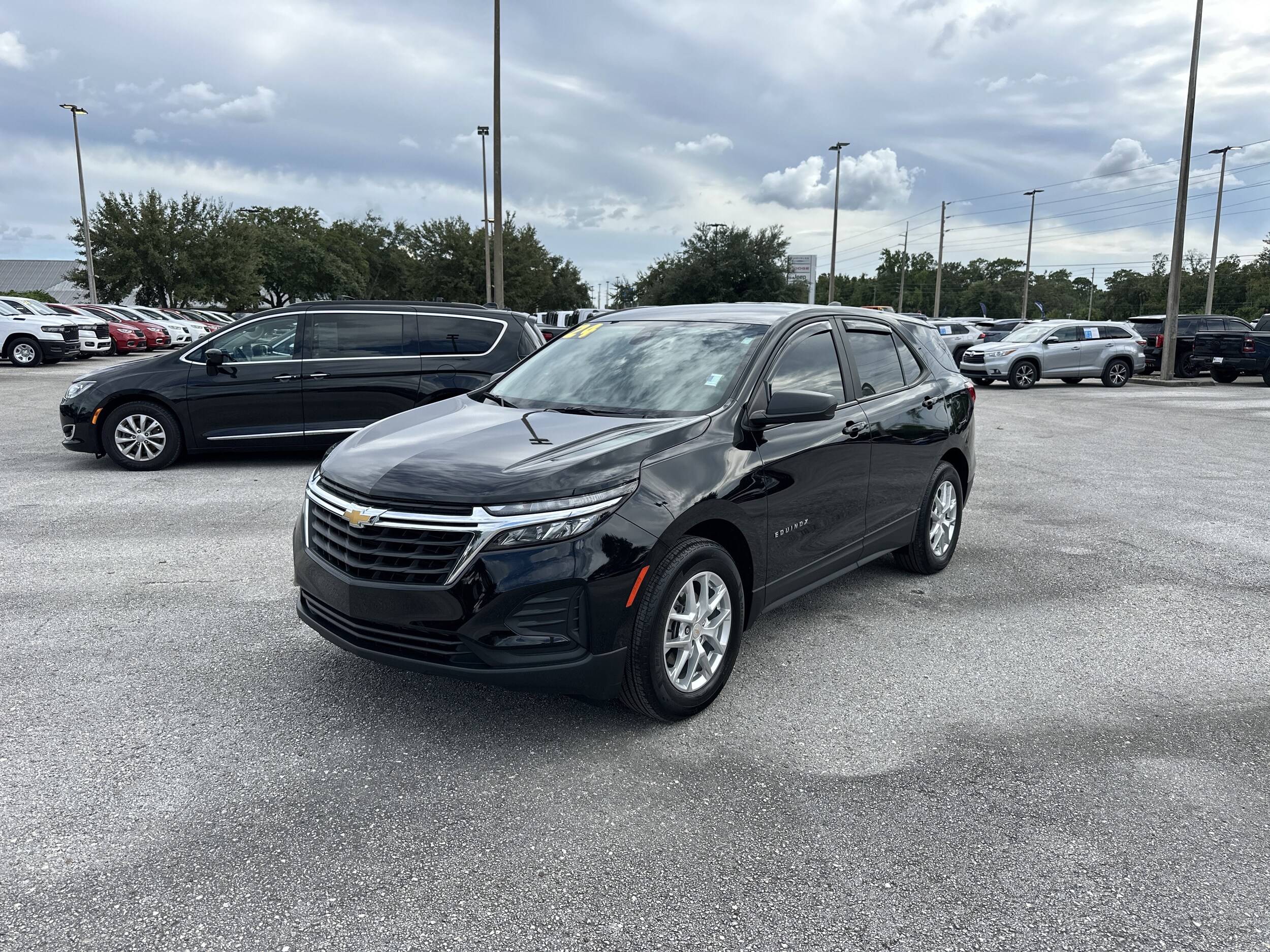 2024 Chevrolet Equinox LS photo 2