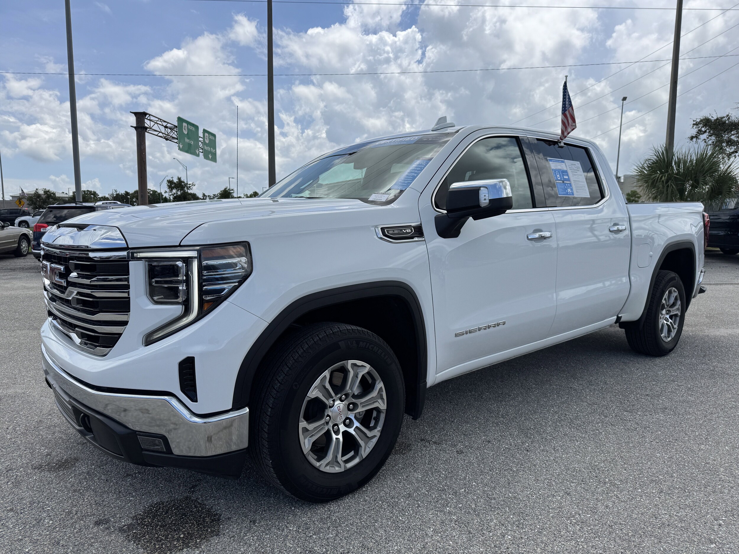 2024 Gmc Sierra 1500 SLT photo 2