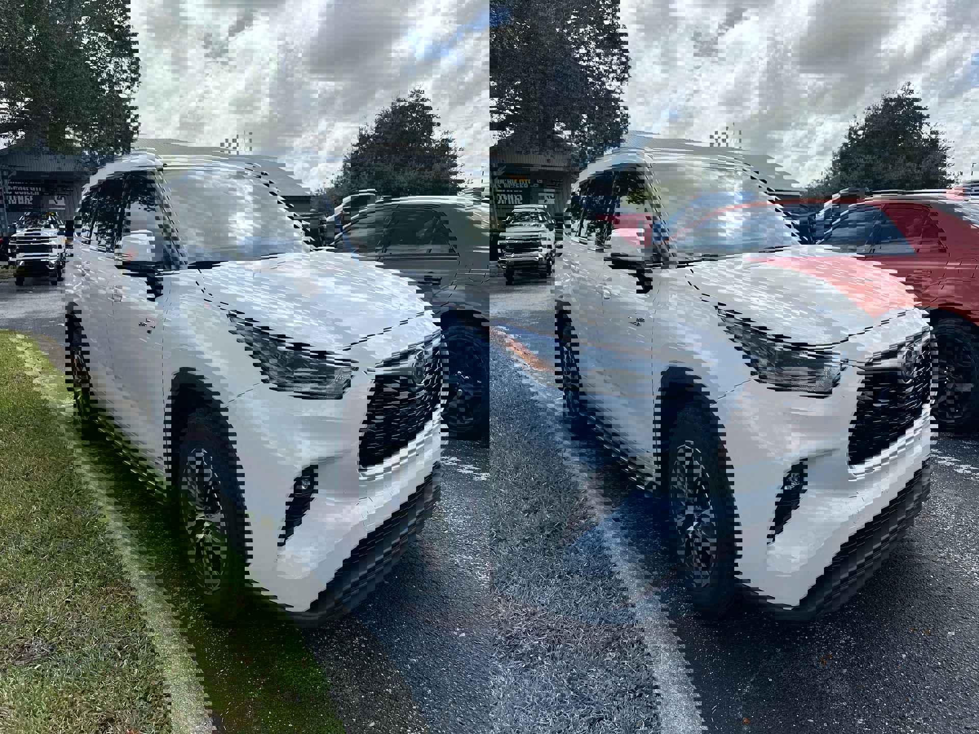 2021 Toyota Highlander Hybrid XLE photo 2