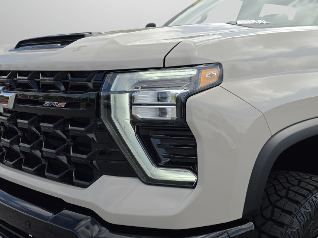 2026 Chevrolet Silverado 2500 HD ZR2 - Photo 8