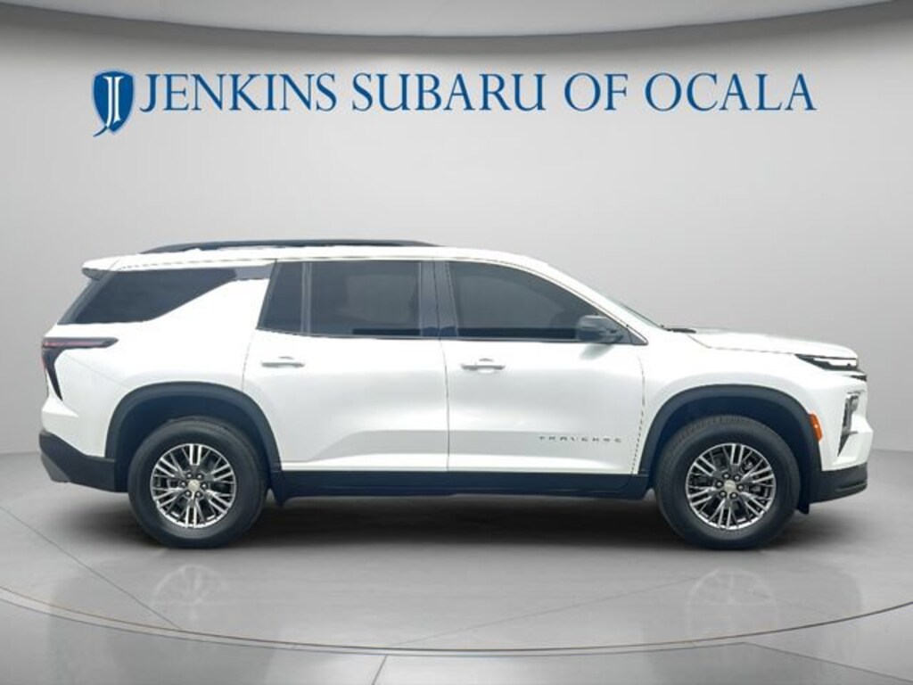 Used 2025 Chevrolet Traverse LT SUV