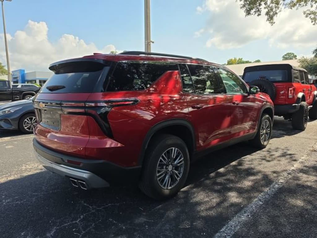 Used 2024 Chevrolet Traverse LT SUV