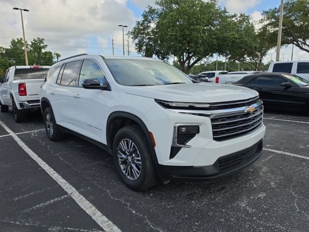 Used 2025 Chevrolet Traverse LT SUV