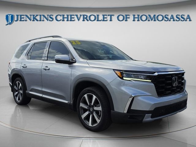 2025 Honda Pilot Touring 2WD's photo