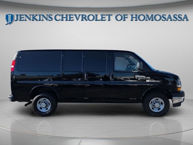 2025 Chevrolet Express 2500 Work Van HD's photo