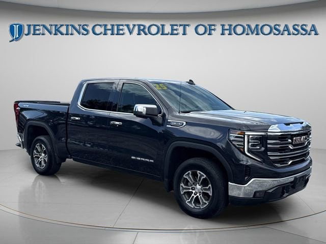 2025 GMC Sierra 4WD Crew Cab Short Box SLT's photo