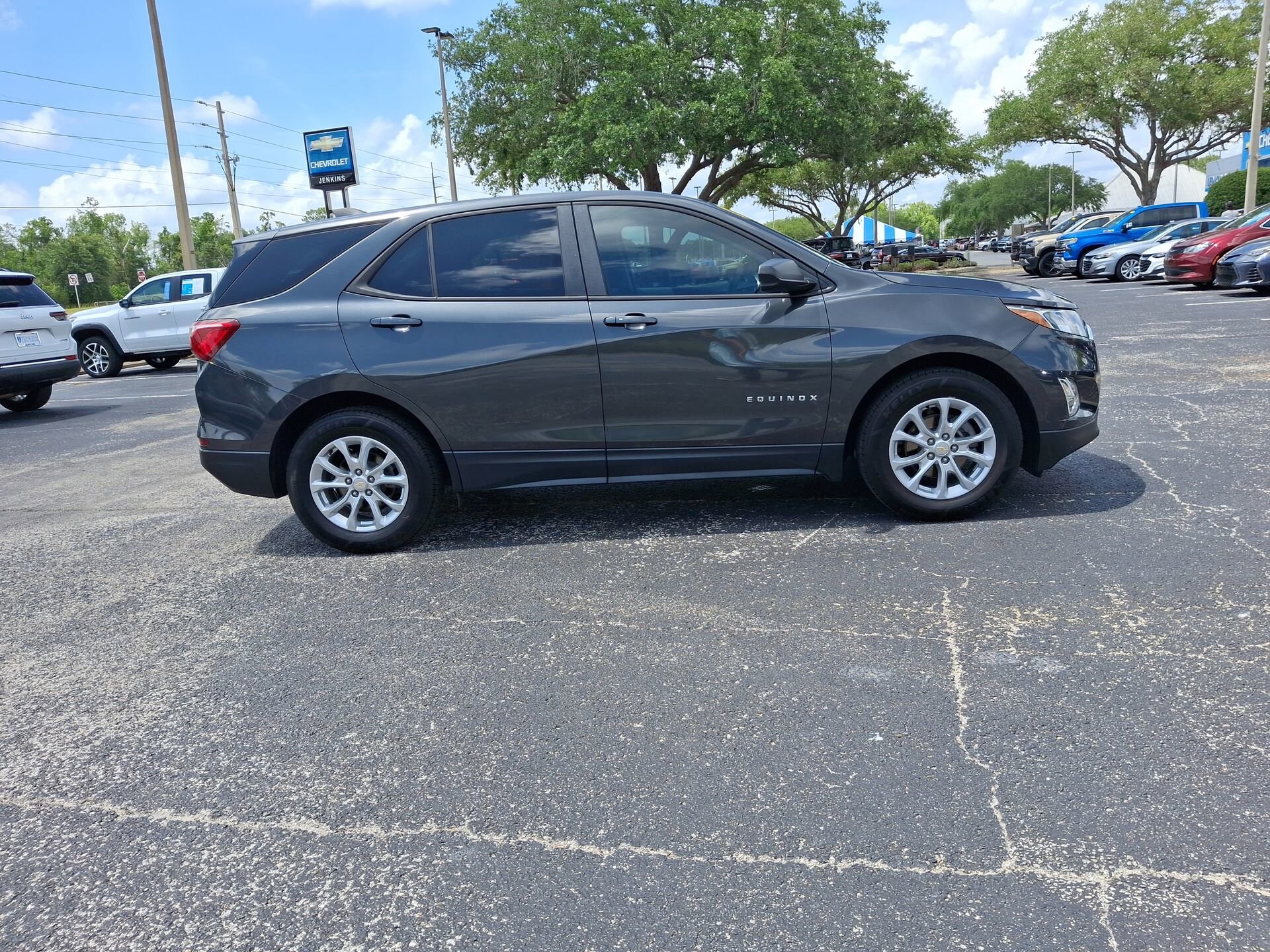 2020 Chevrolet Equinox LS photo 2