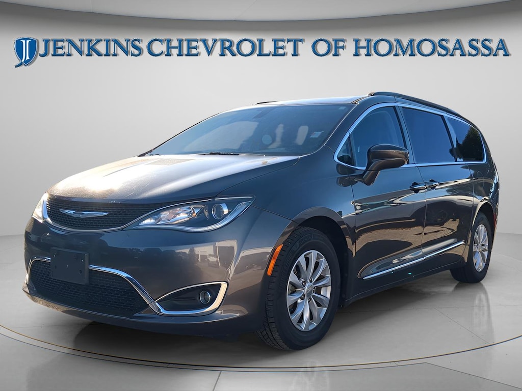 Used 2017 Chrysler Pacifica Touring-L Van