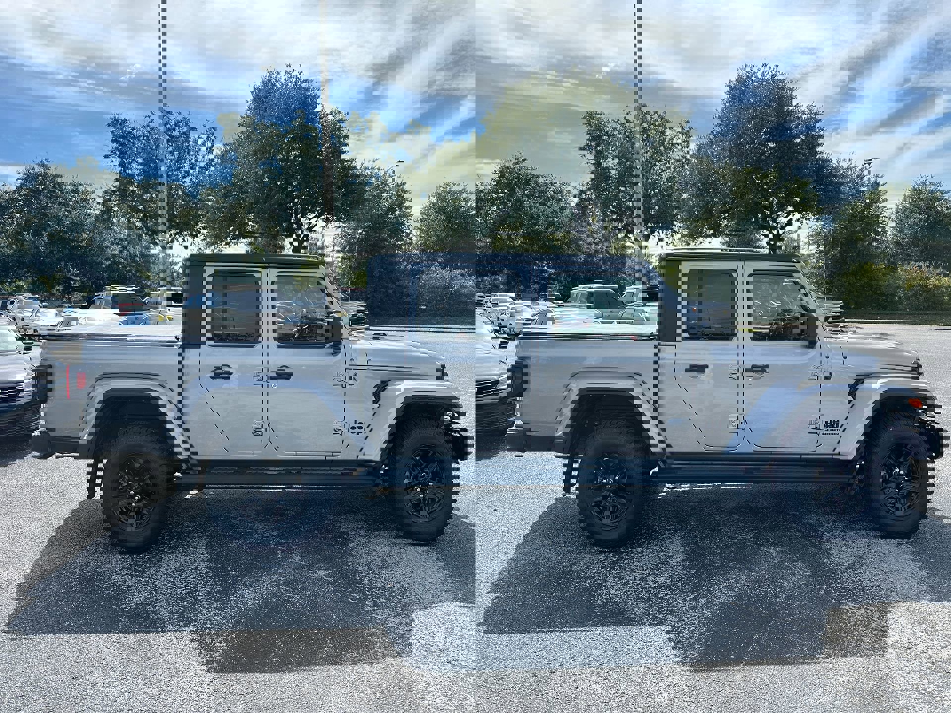 2021 Jeep Gladiator Sport S photo 3