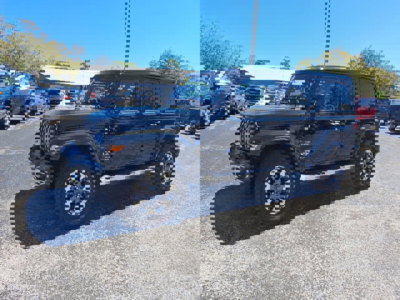 2023 Jeep Wrangler Sahara photo 2