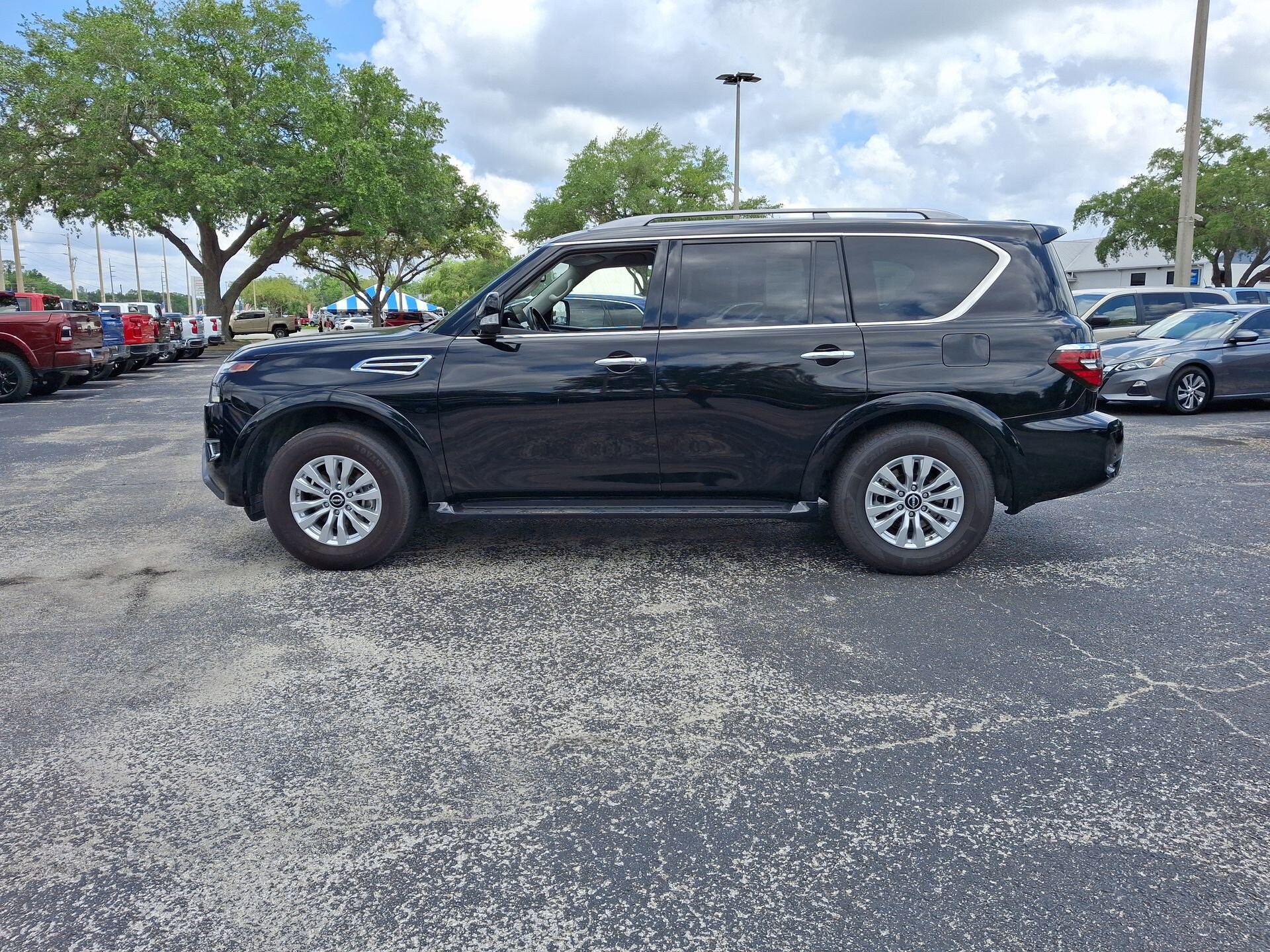 2023 Nissan Armada SV photo 4