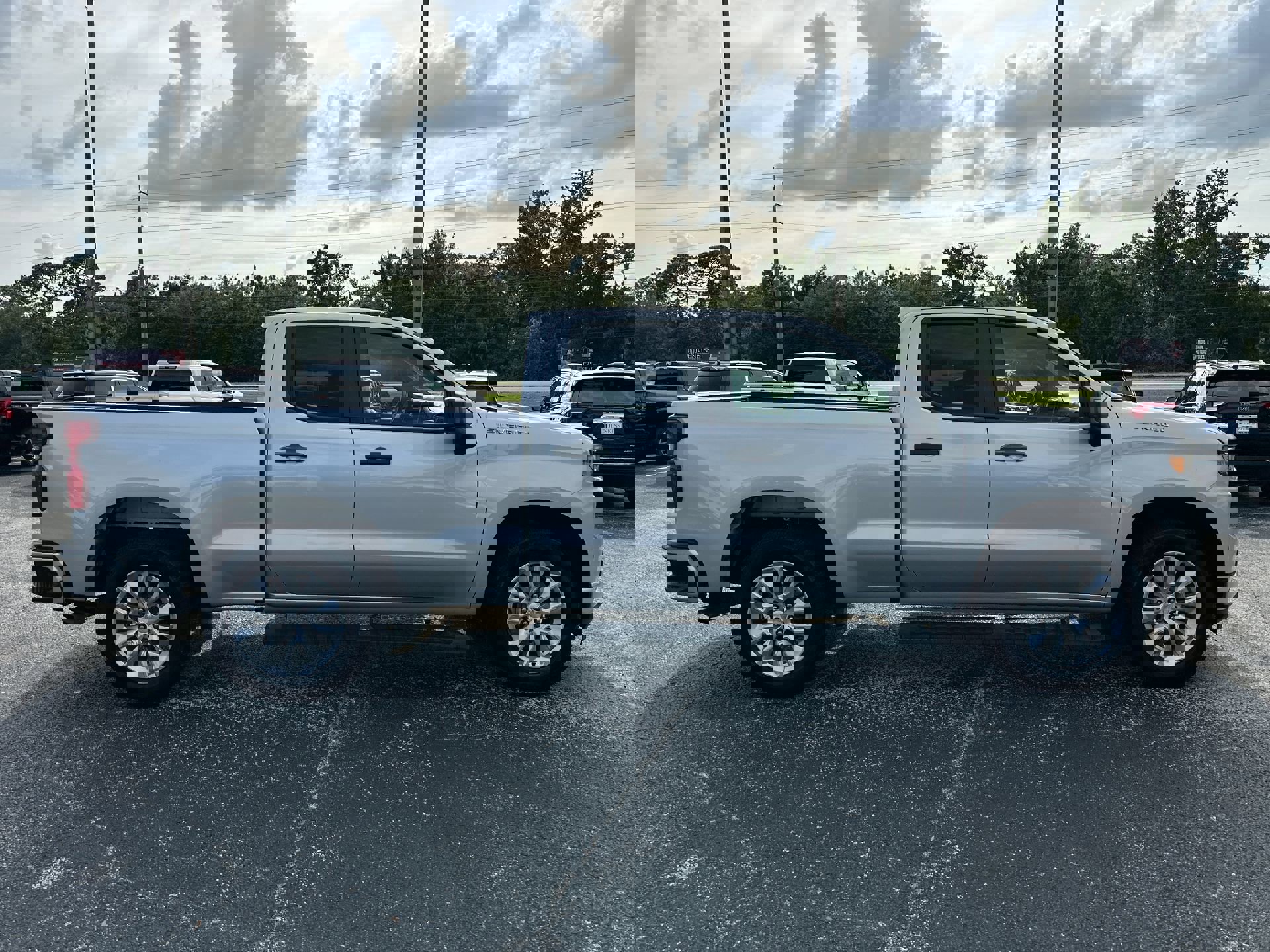 2021 Chevrolet Silverado 1500 Custom photo 2