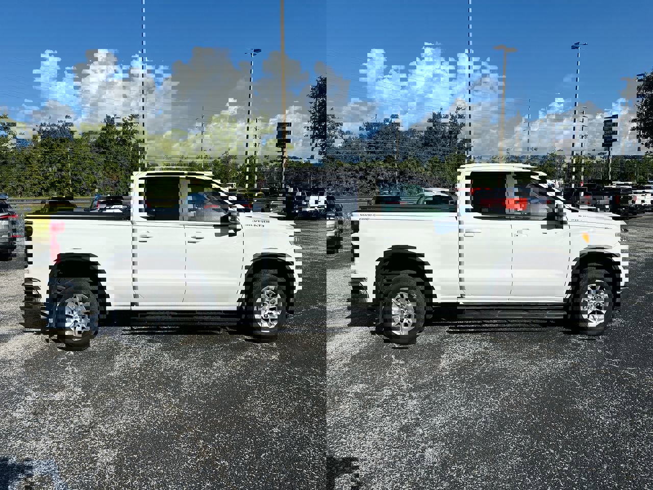 2023 Chevrolet Silverado 1500 LT photo 3