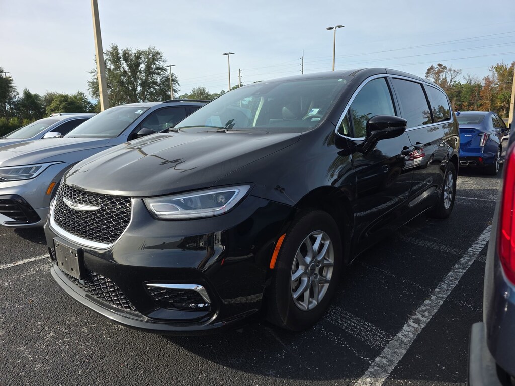 Used 2024 Chrysler Pacifica Touring L Van Passenger Van