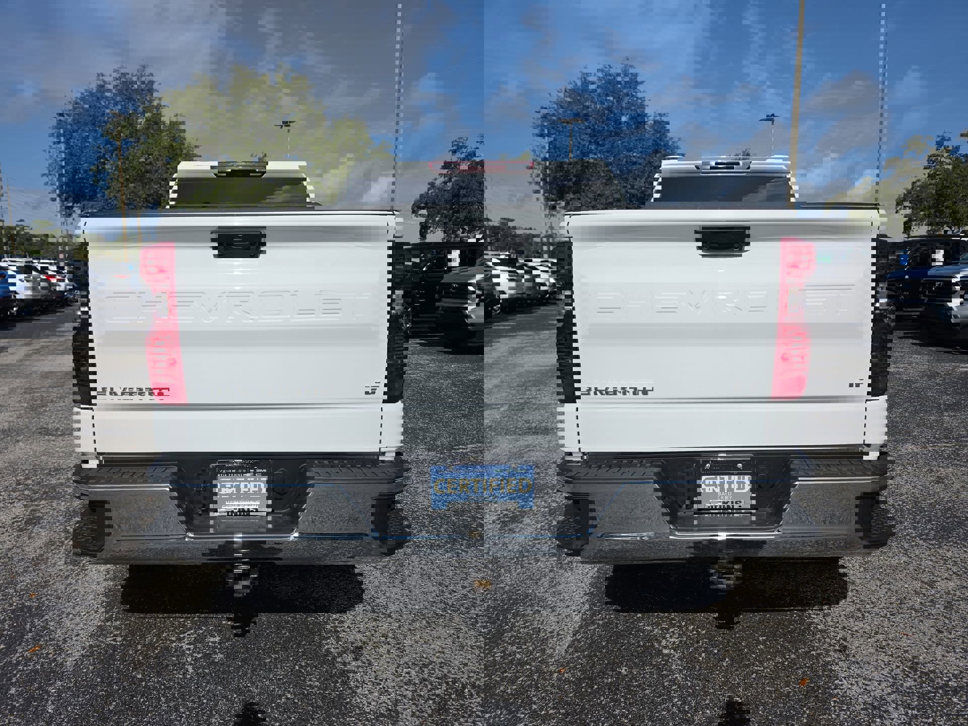 2025 Chevrolet Silverado 1500 LT photo 4