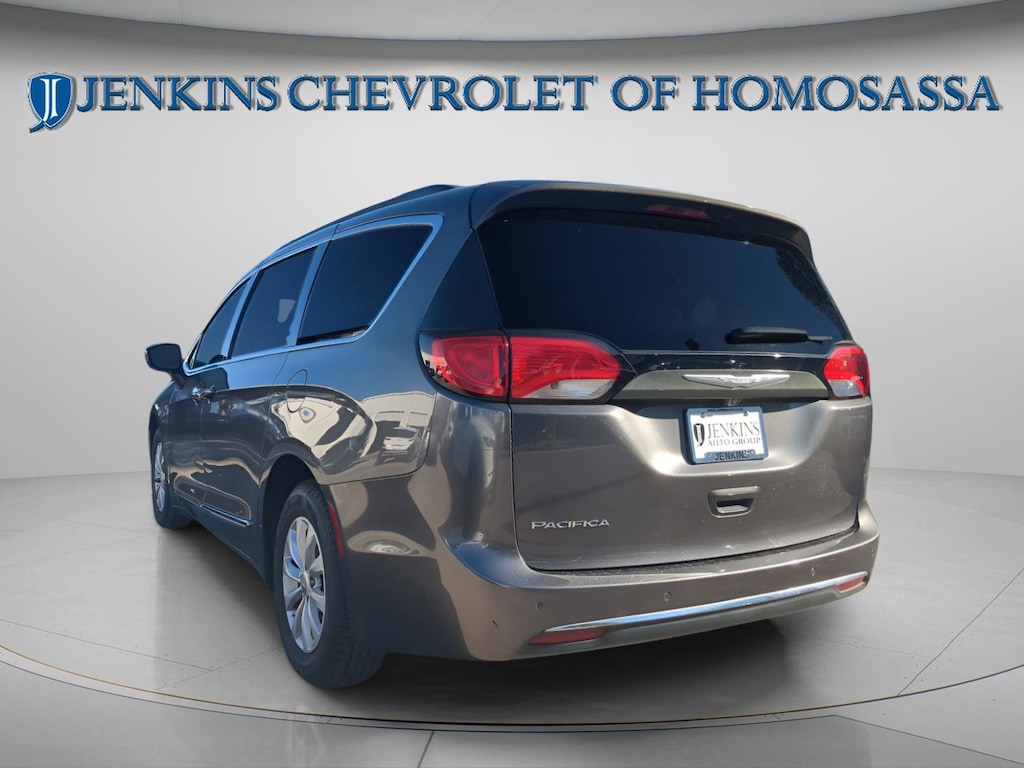 Used 2017 Chrysler Pacifica Touring-L Van