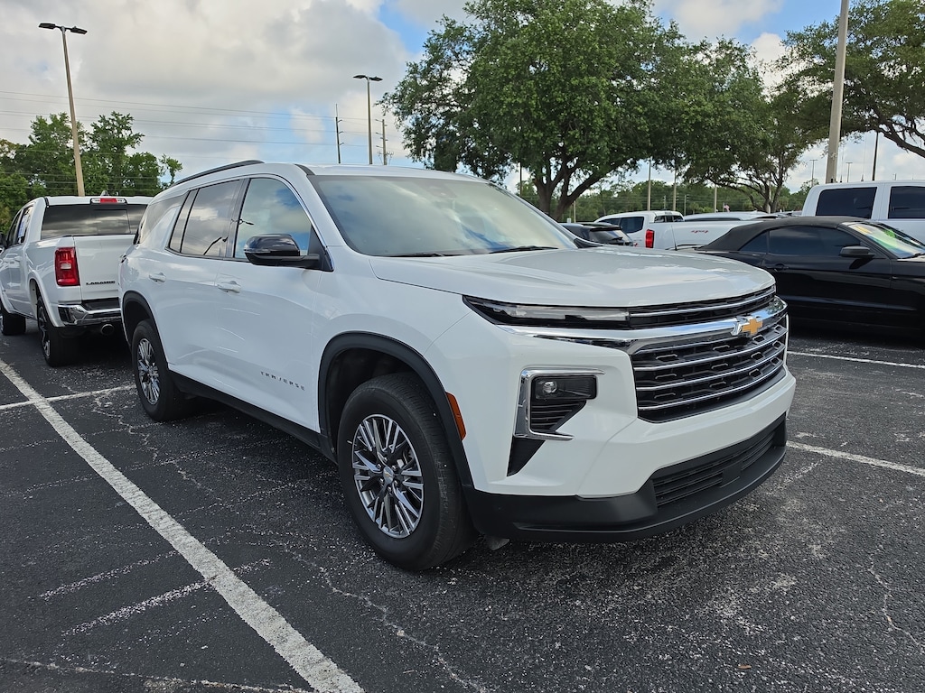 Used 2025 Chevrolet Traverse LT SUV