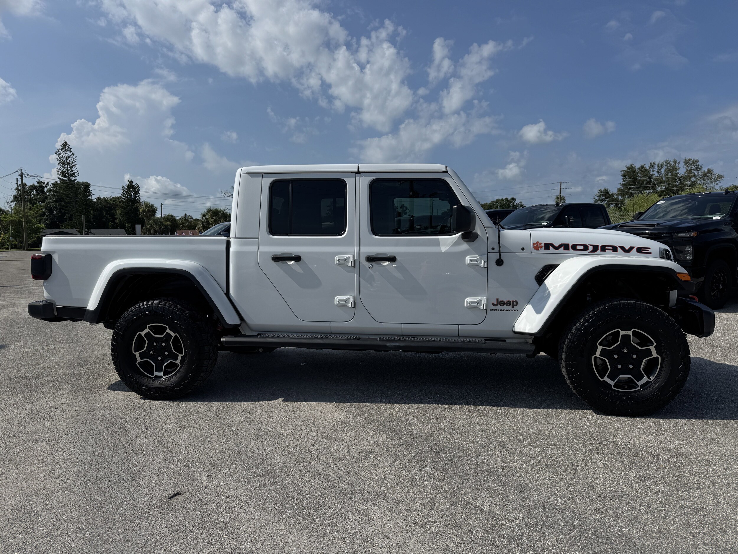2023 Jeep Gladiator Mojave photo 3