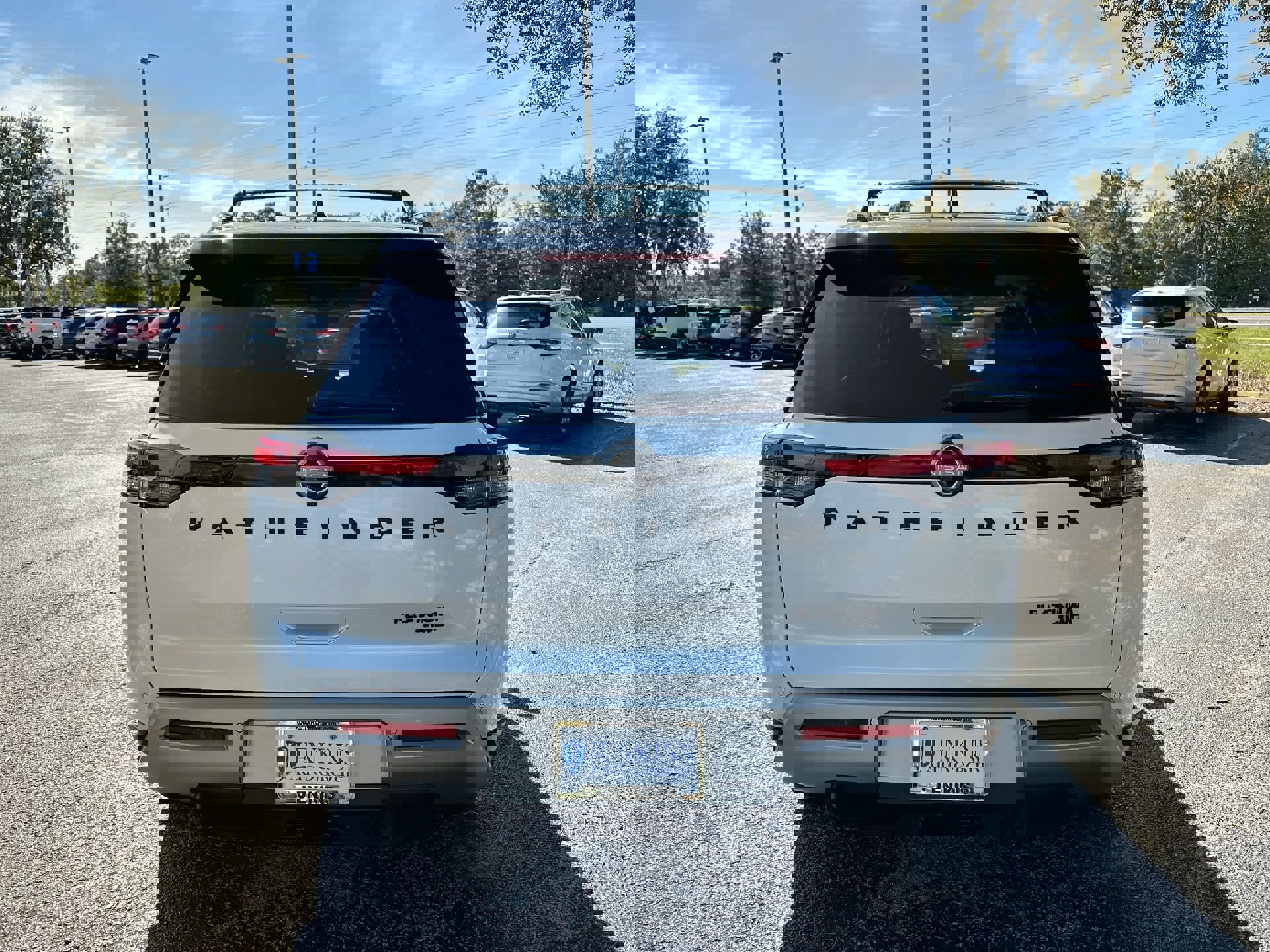 2025 Nissan Pathfinder Platinum photo 3