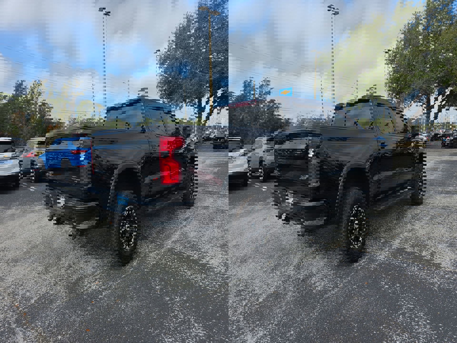 2024 Chevrolet Silverado 1500 ZR2 photo 2