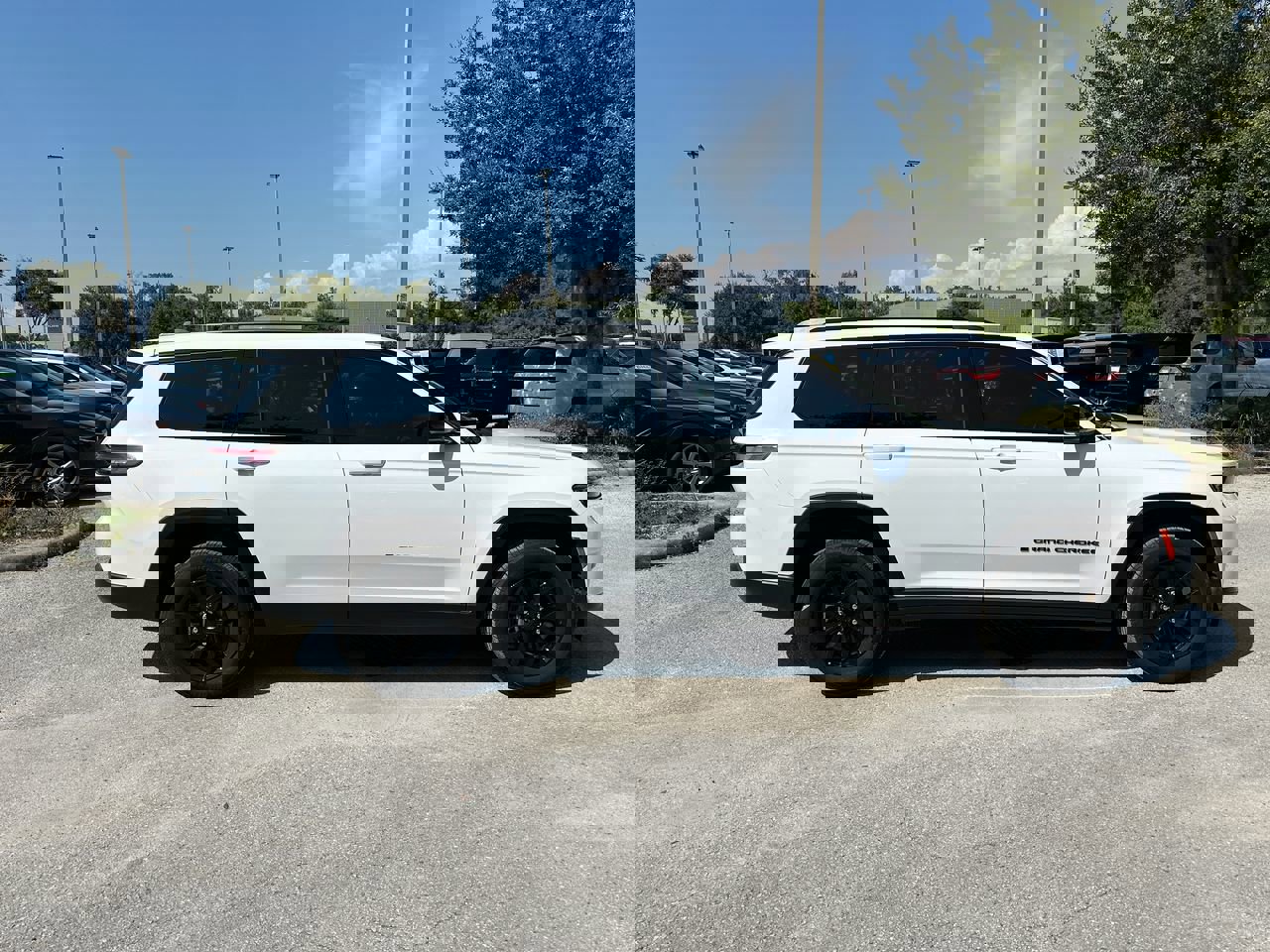 2024 Jeep Grand Cherokee Laredo Altitude X photo 3