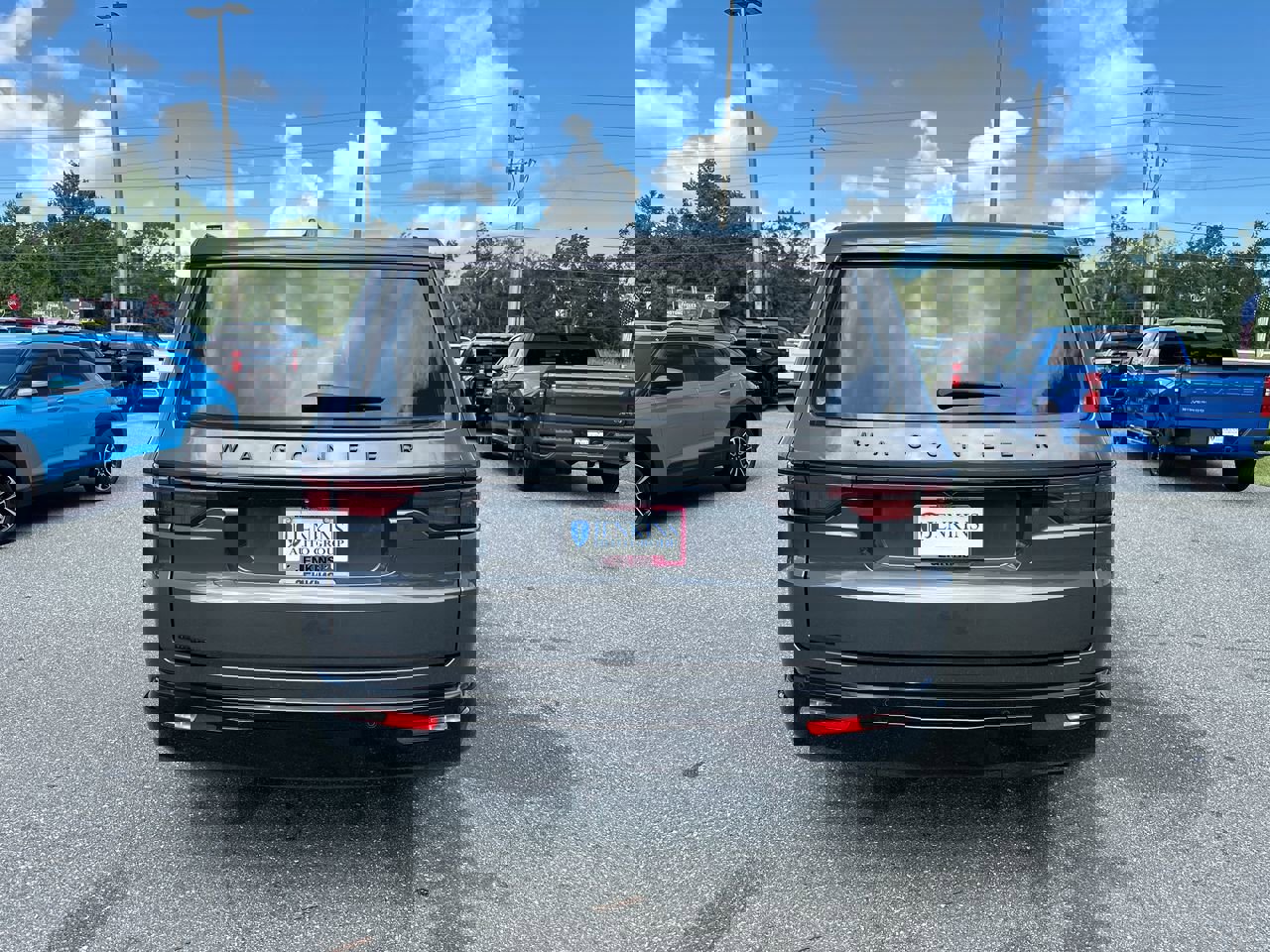 2023 Jeep Wagoneer Series II Carbide photo 4