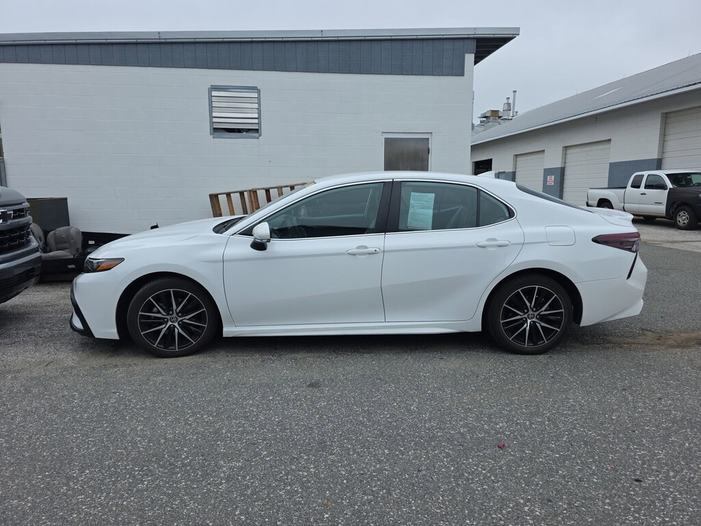 Used 2022 Toyota Camry SE Sedan