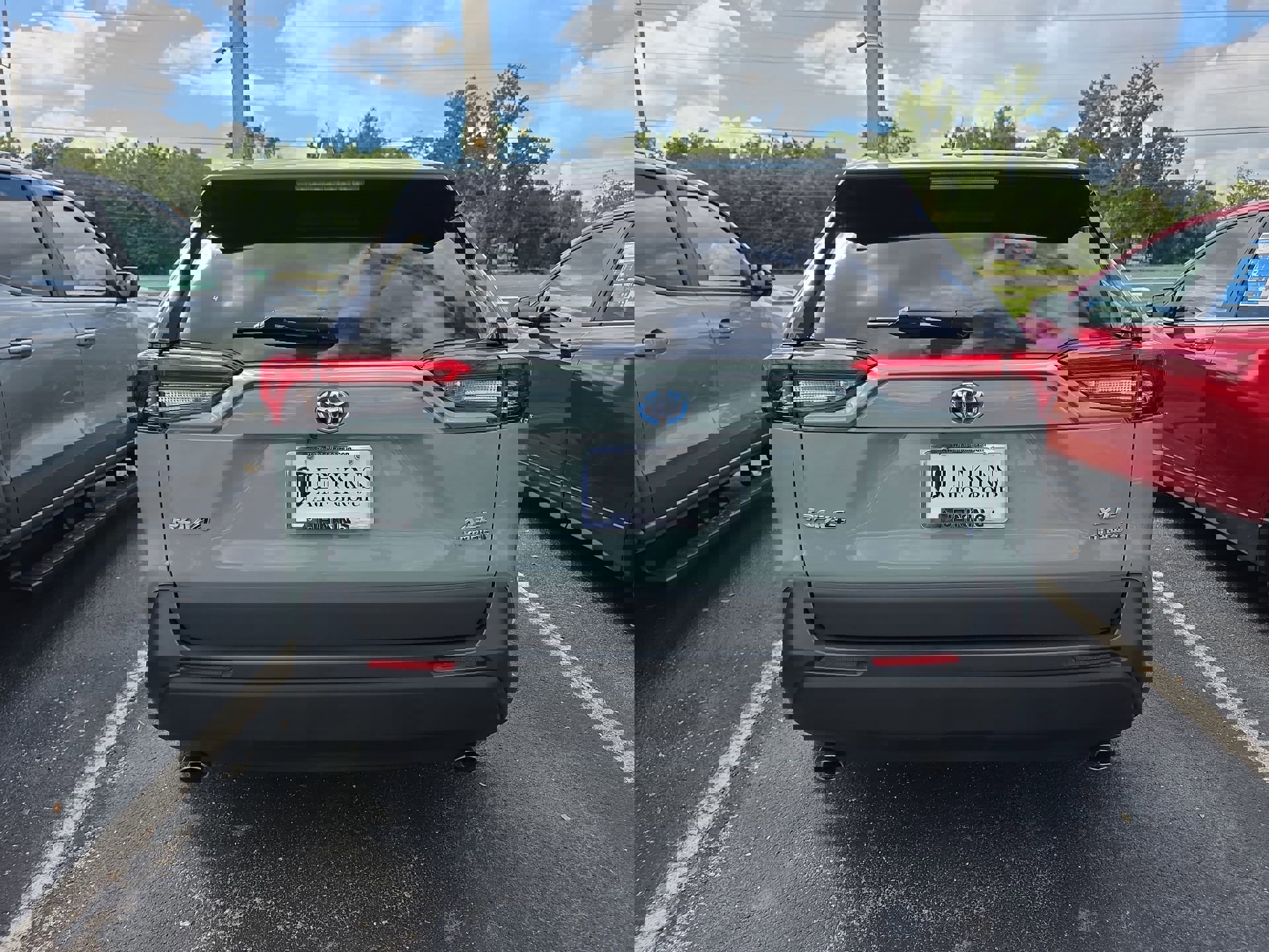 2022 Toyota RAV4 Hybrid XLE Premium photo 3