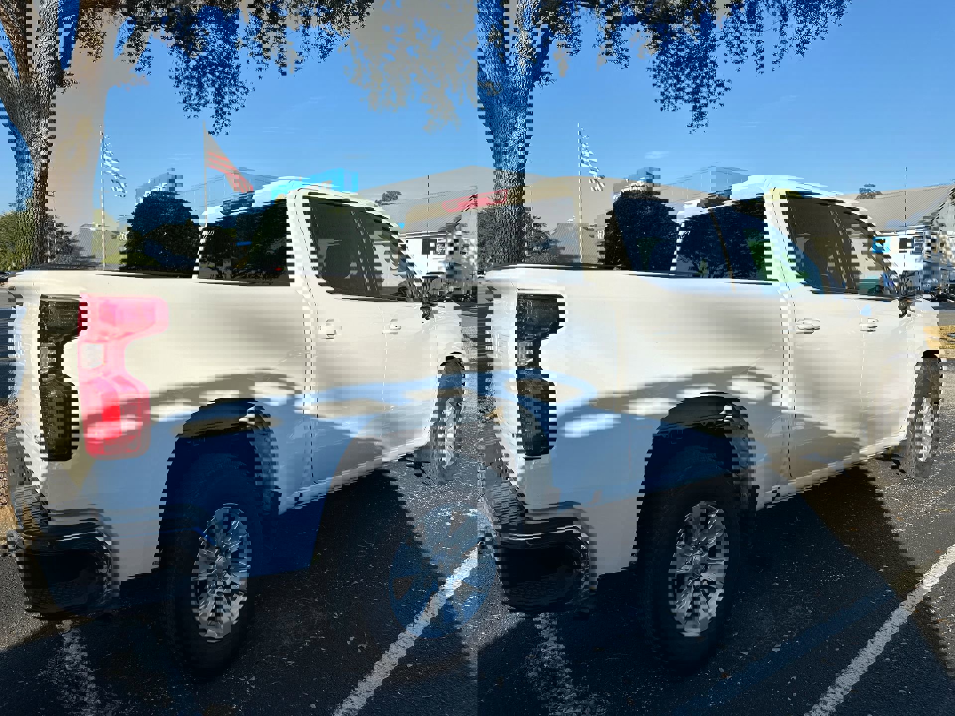 2025 Chevrolet Silverado 1500 LT photo 3