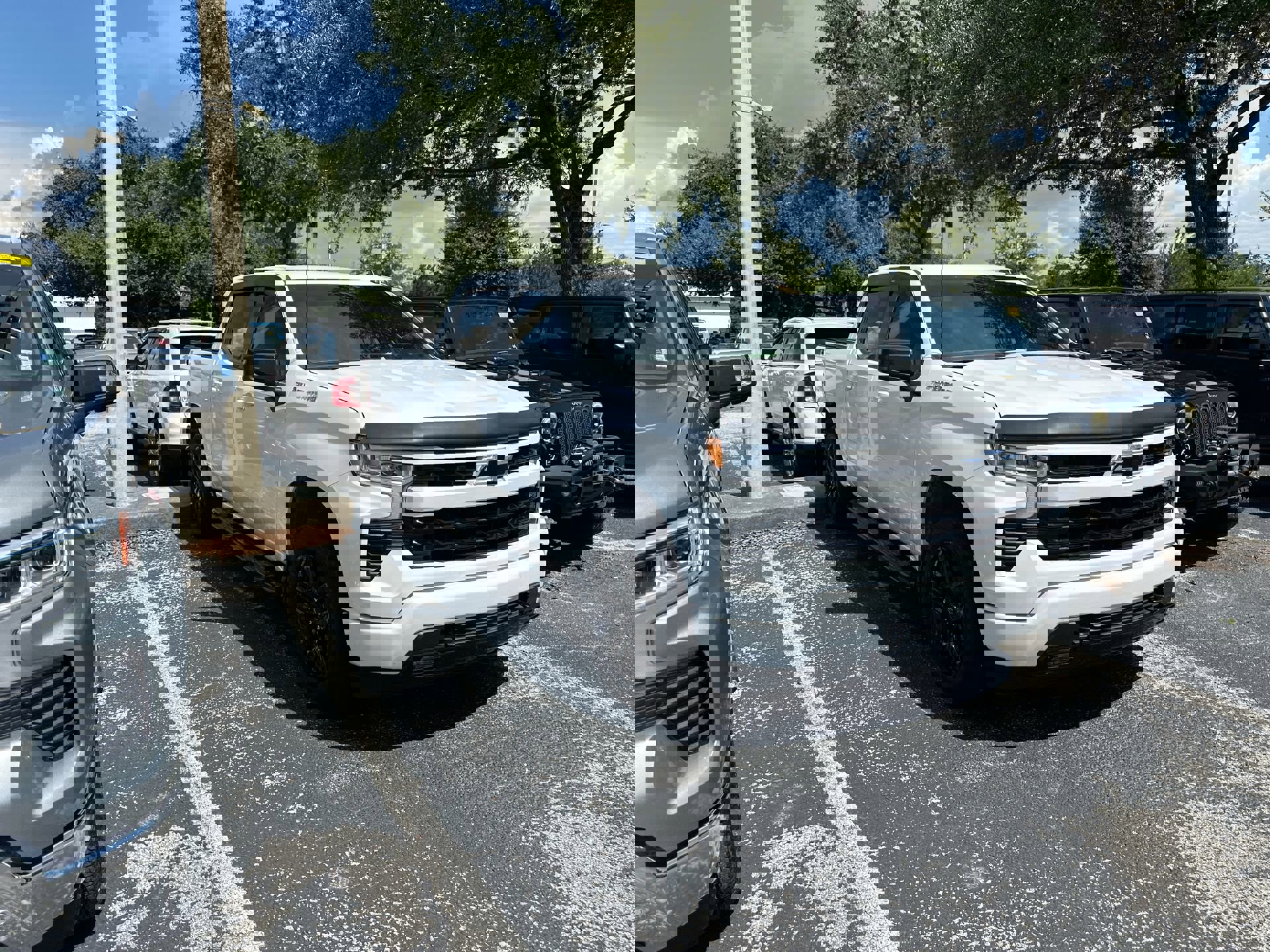 2023 Chevrolet Silverado 1500 RST photo 3