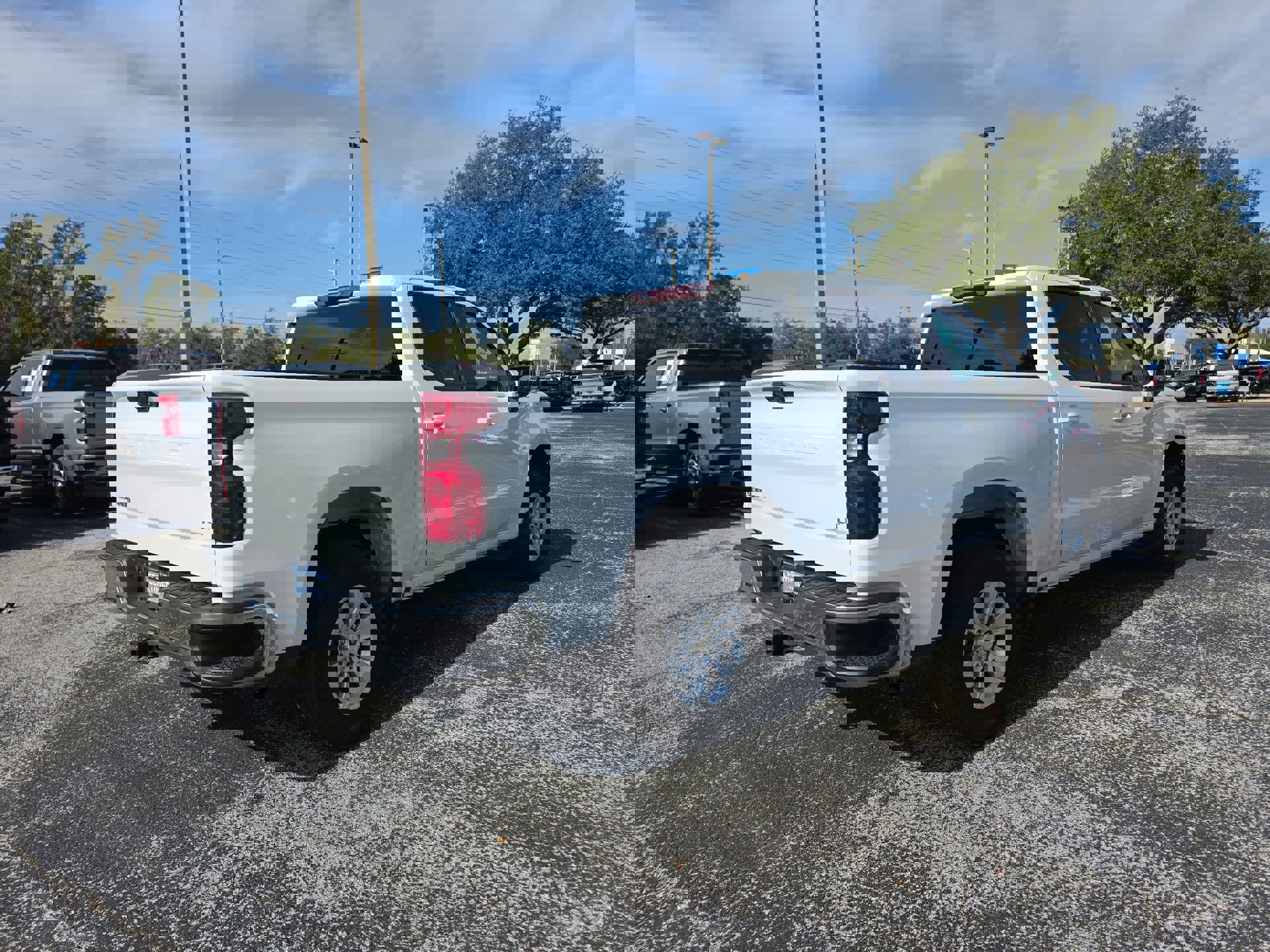 2025 Chevrolet Silverado 1500 LT photo 3