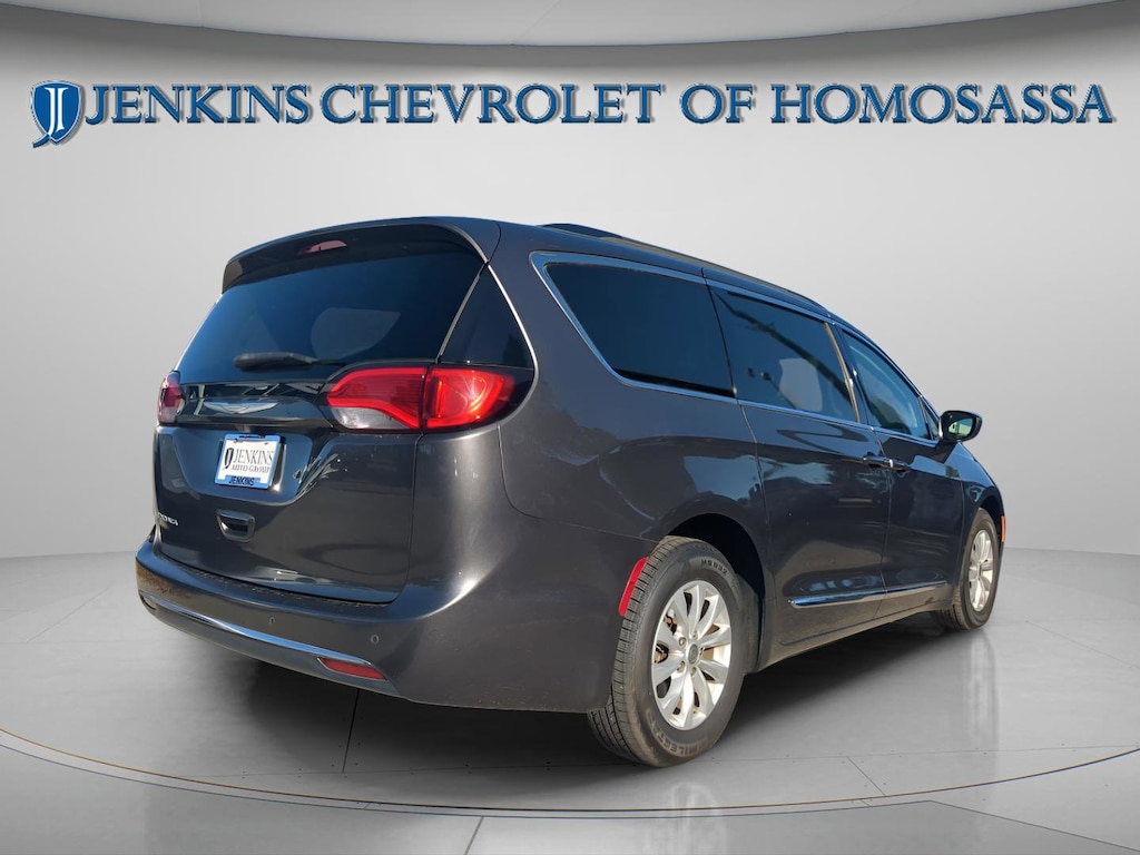 Used 2017 Chrysler Pacifica Touring-L Van