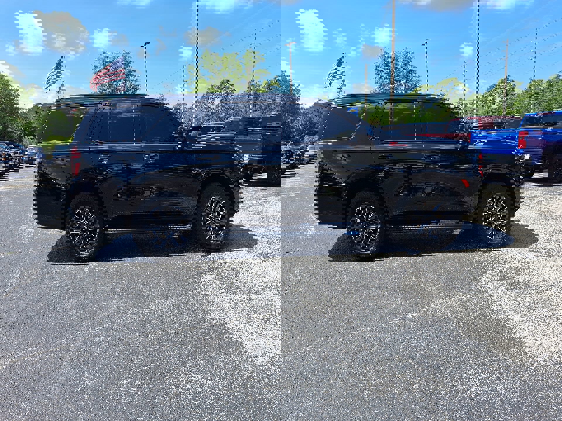 2023 Chevrolet Tahoe Z71 photo 3