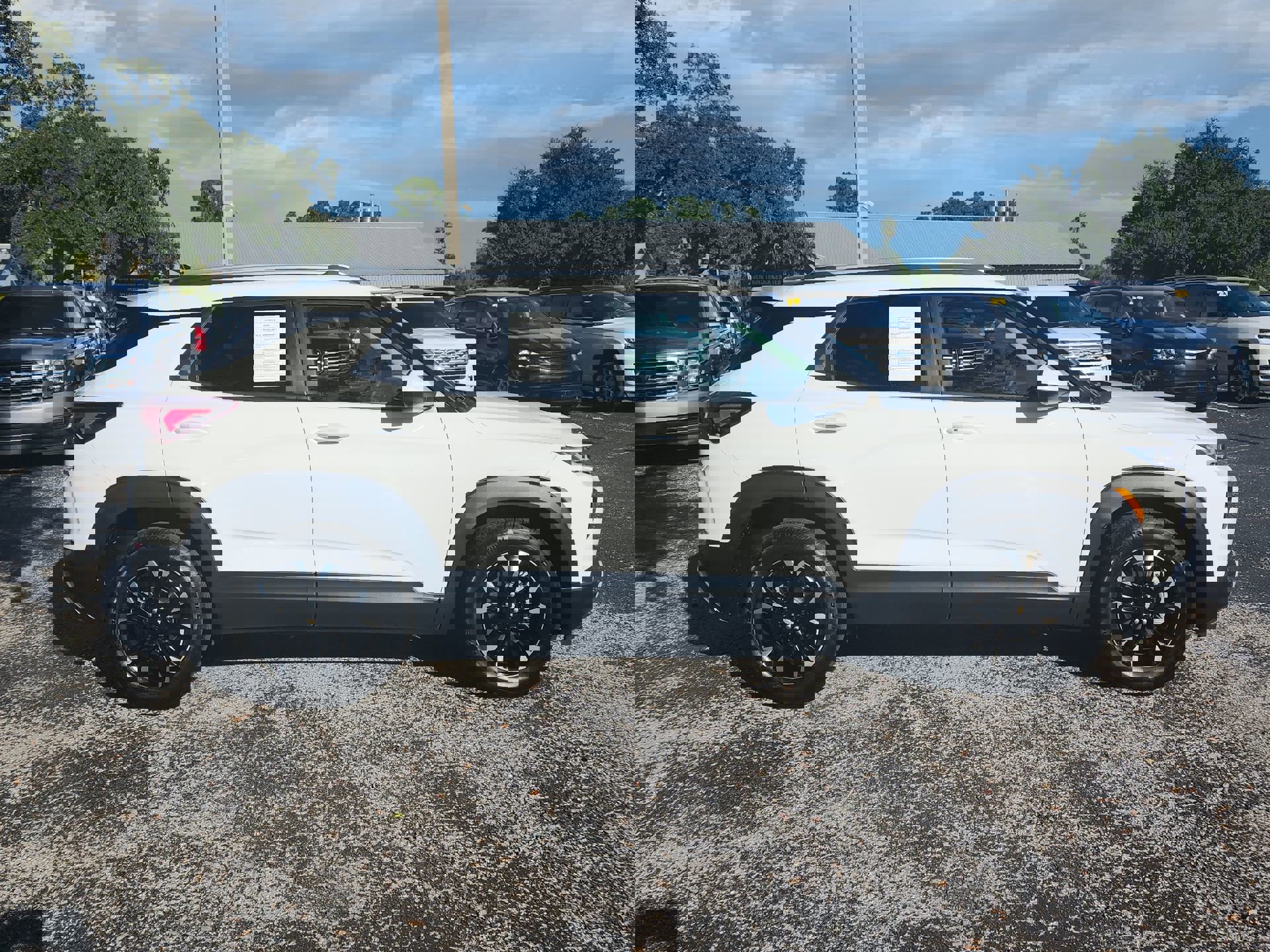 2022 Chevrolet Trailblazer LT photo 3