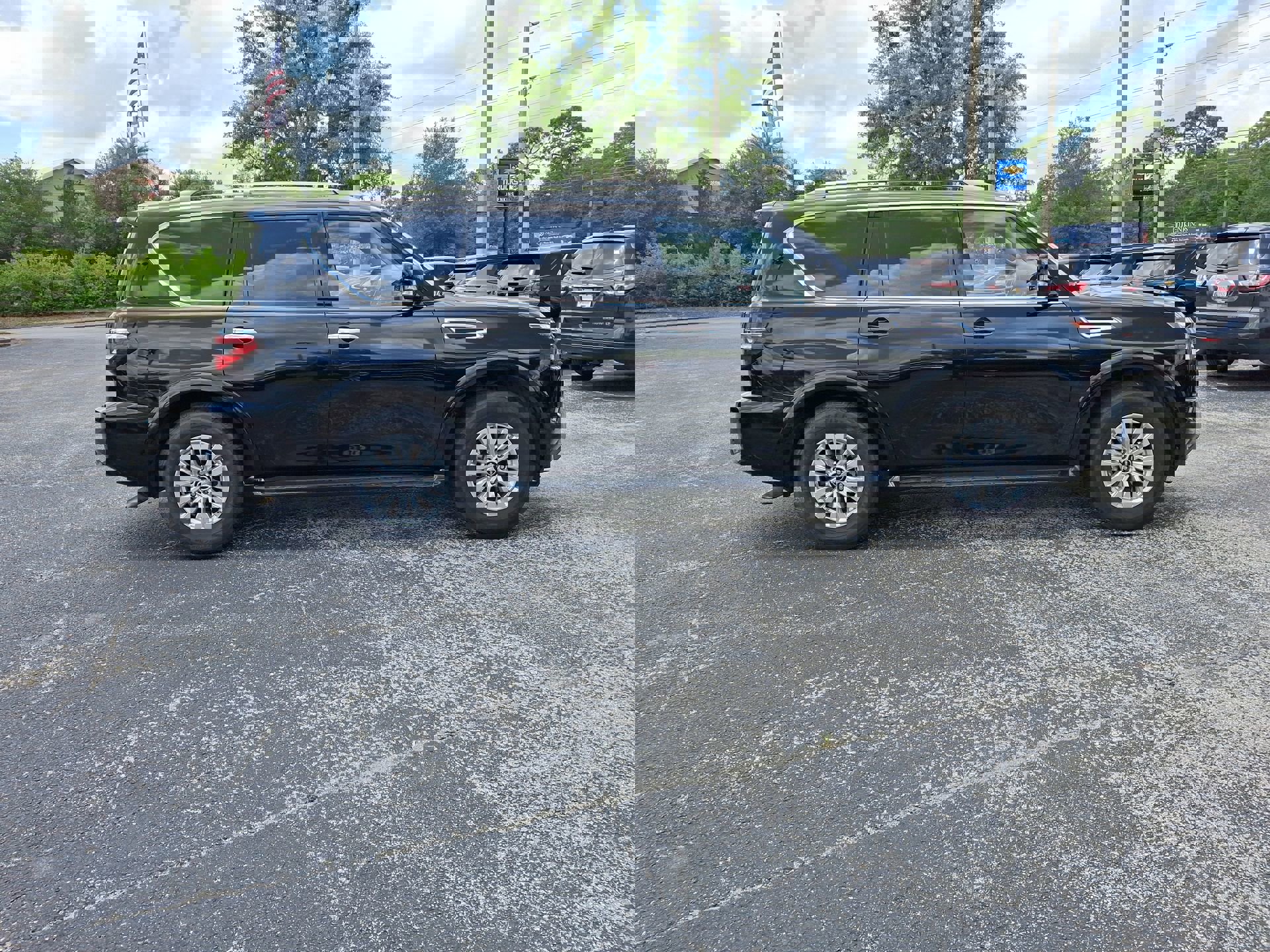 2023 Nissan Armada SV photo 3