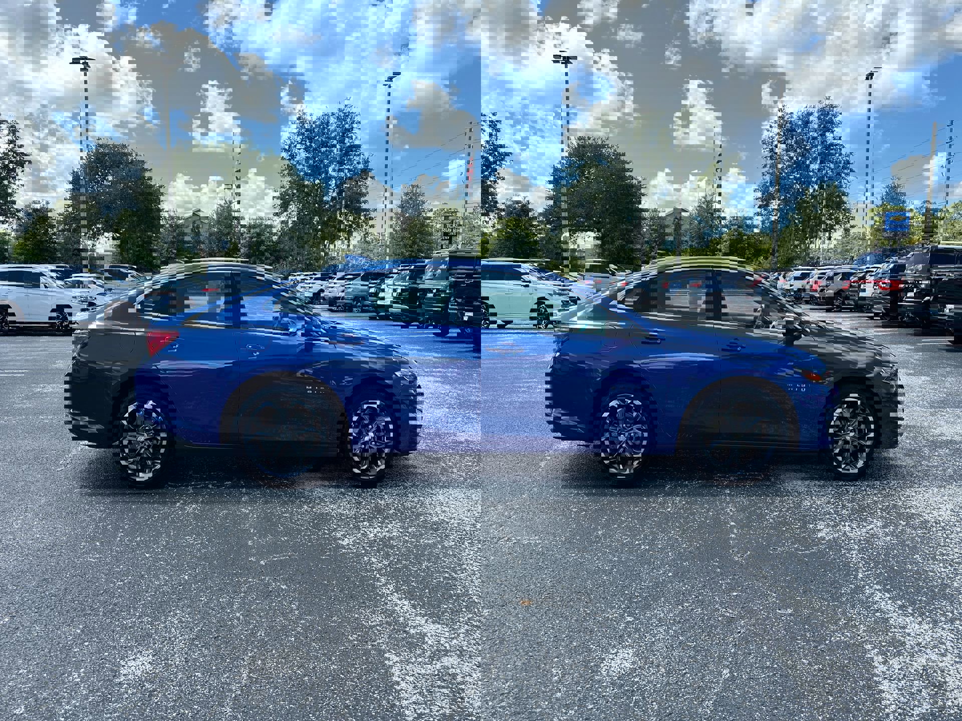 2023 Chevrolet Malibu 1LT photo 2