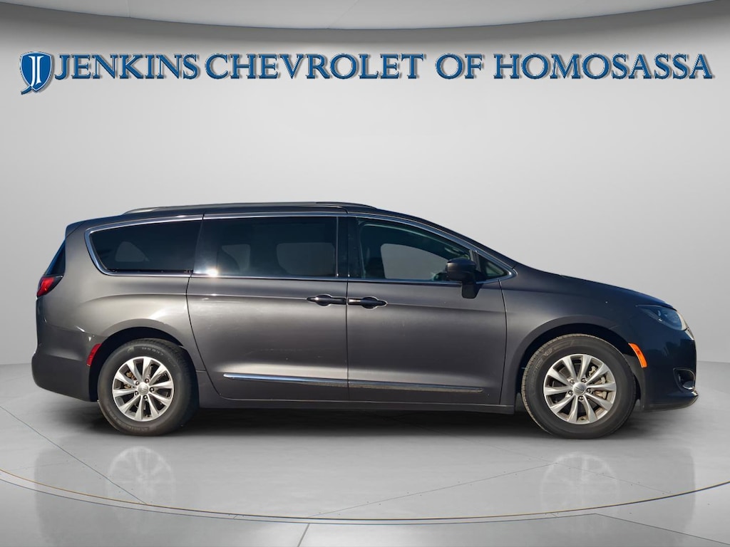 Used 2017 Chrysler Pacifica Touring-L Van