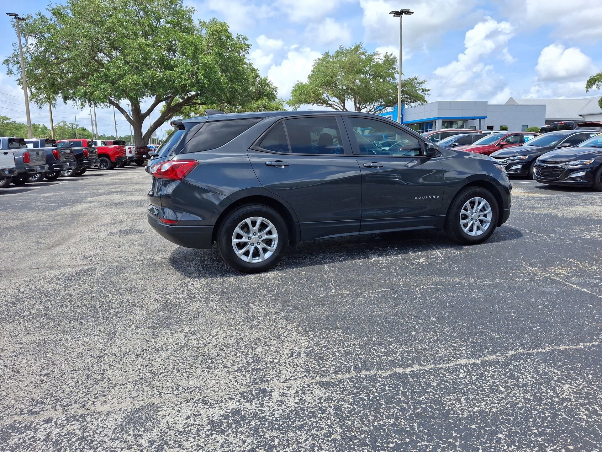 2020 Chevrolet Equinox LS photo 3