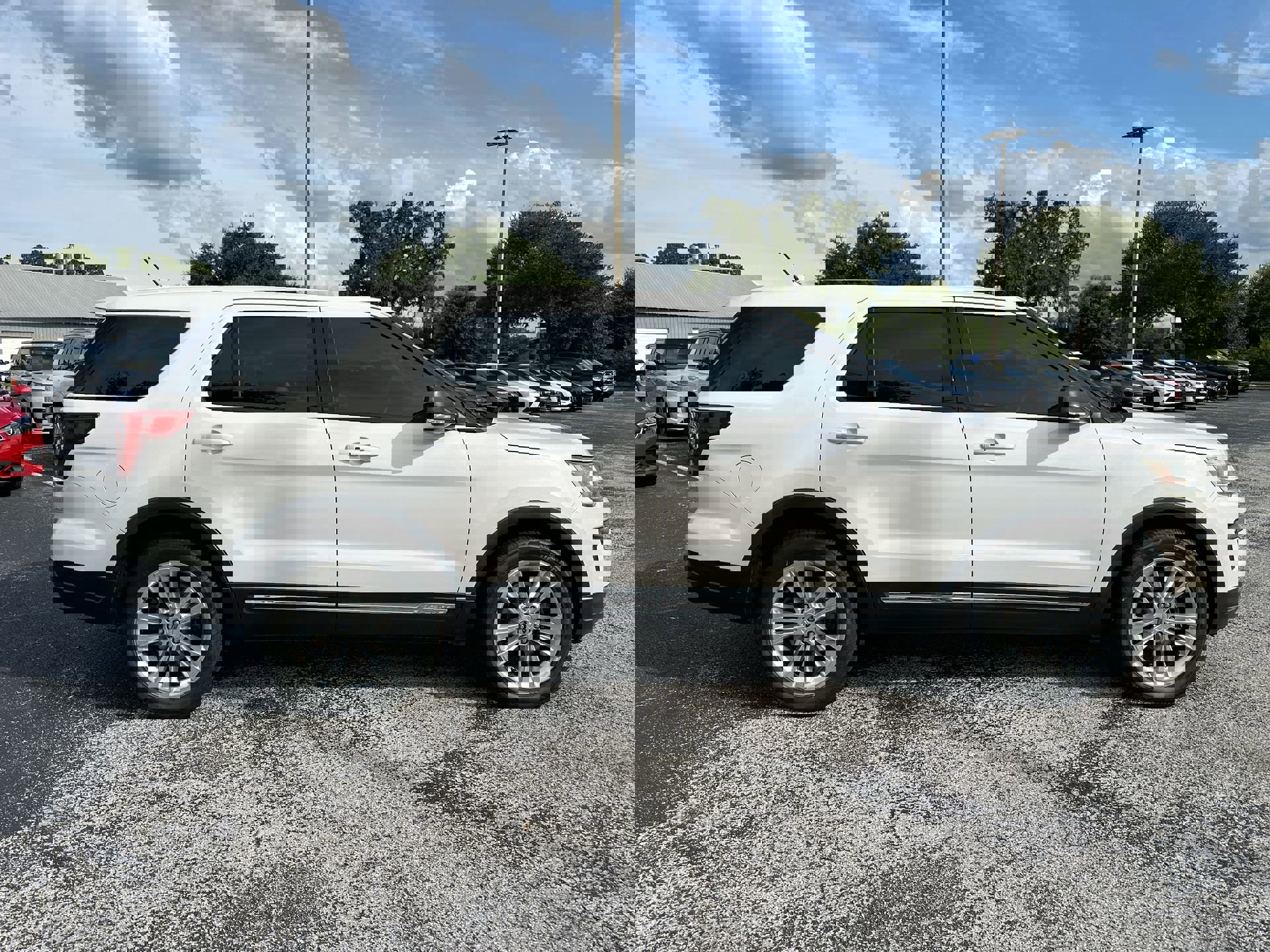 2019 Ford Explorer XLT photo 2