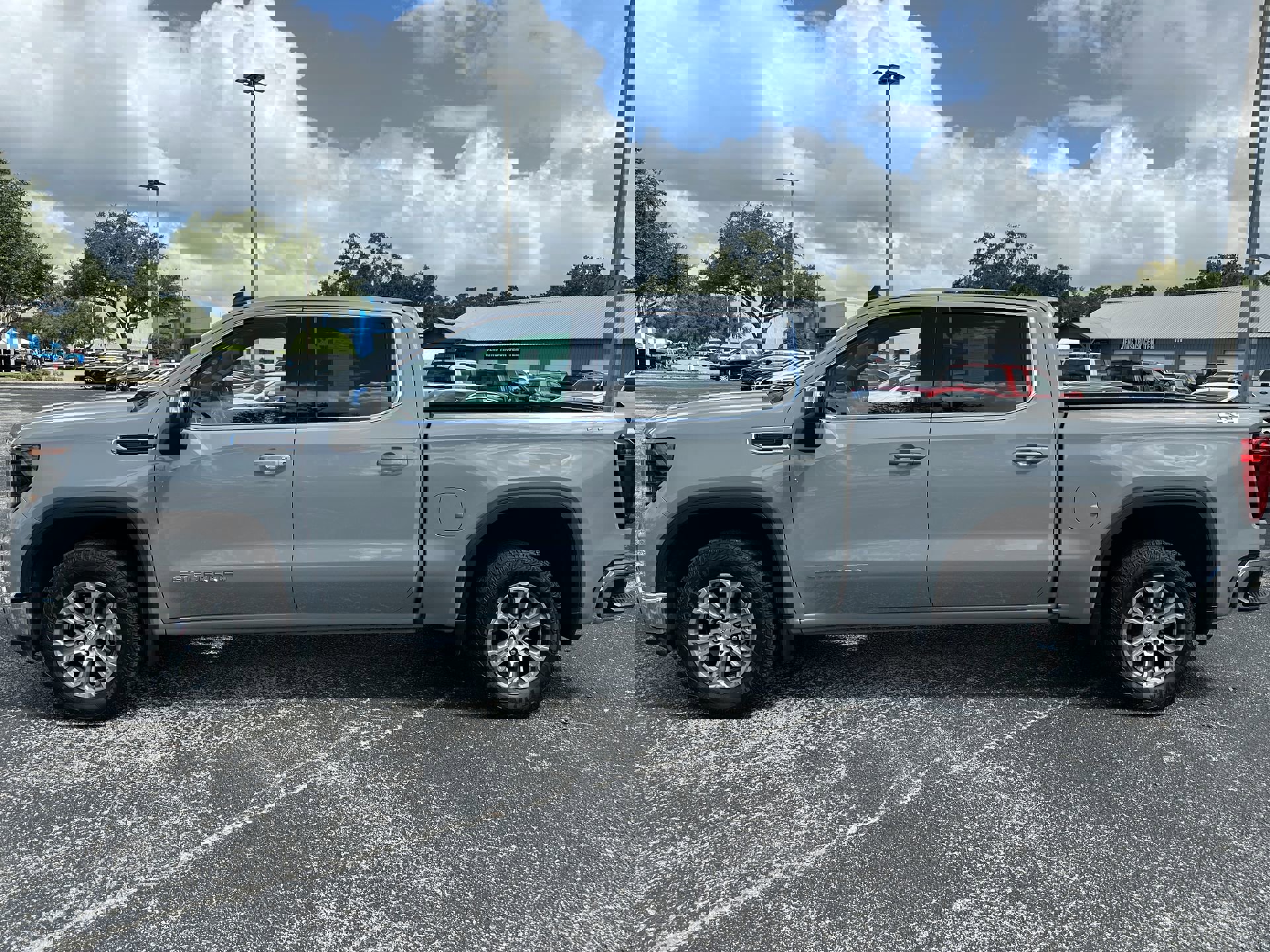2024 Gmc Sierra 1500 SLE photo 4