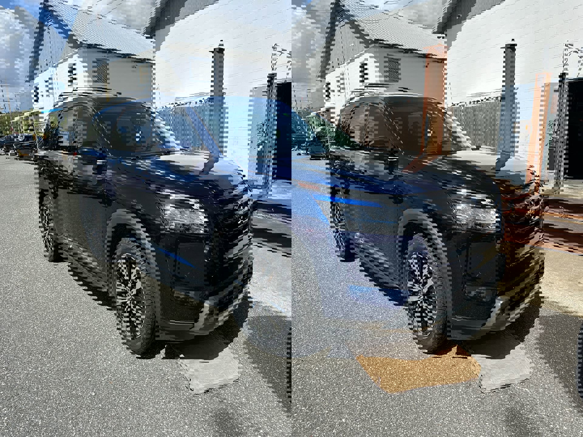 2023 Nissan Pathfinder Platinum photo 2