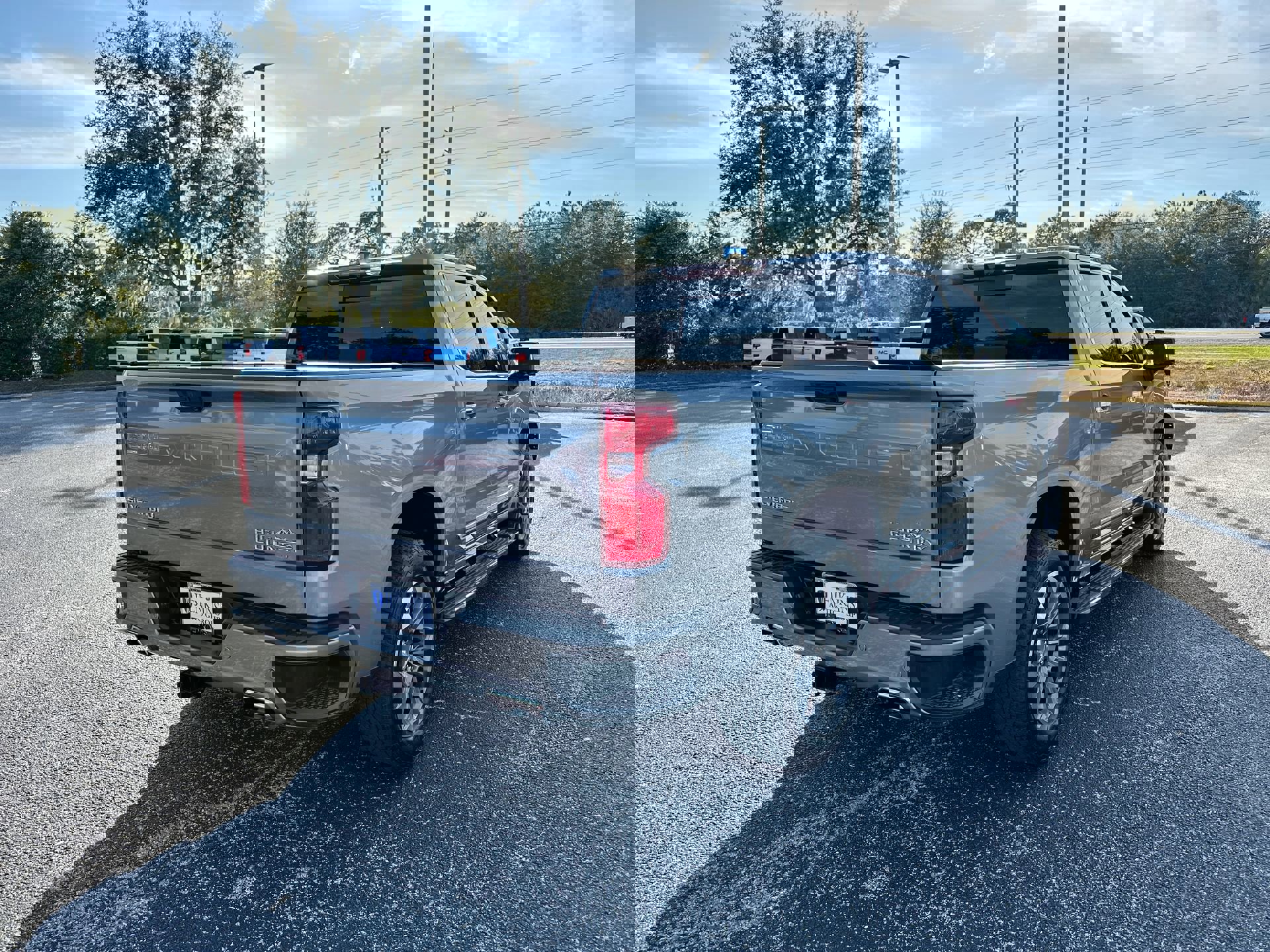 2024 Chevrolet Silverado 1500 High Country photo 3