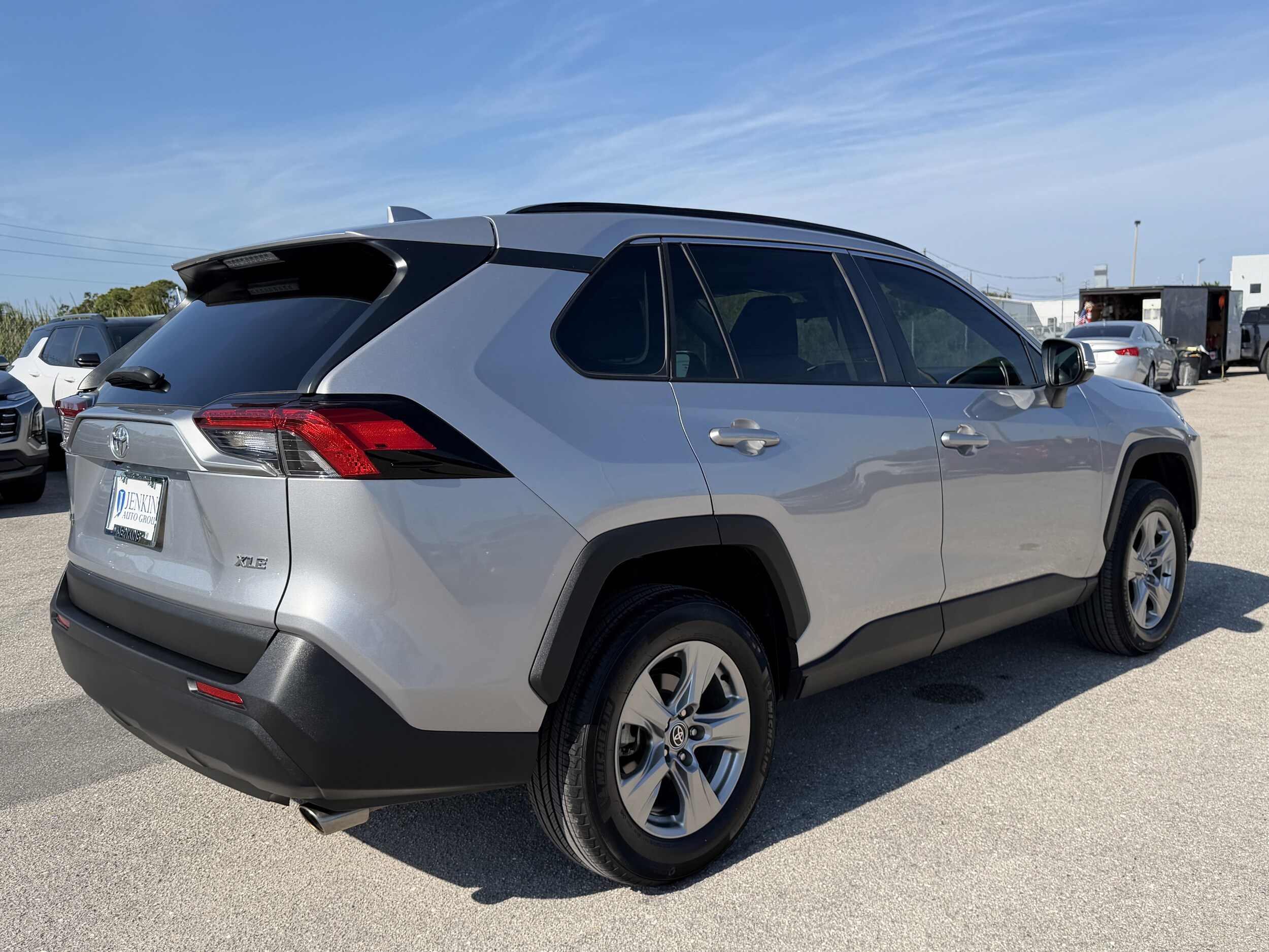2023 Toyota RAV4 XLE photo 2