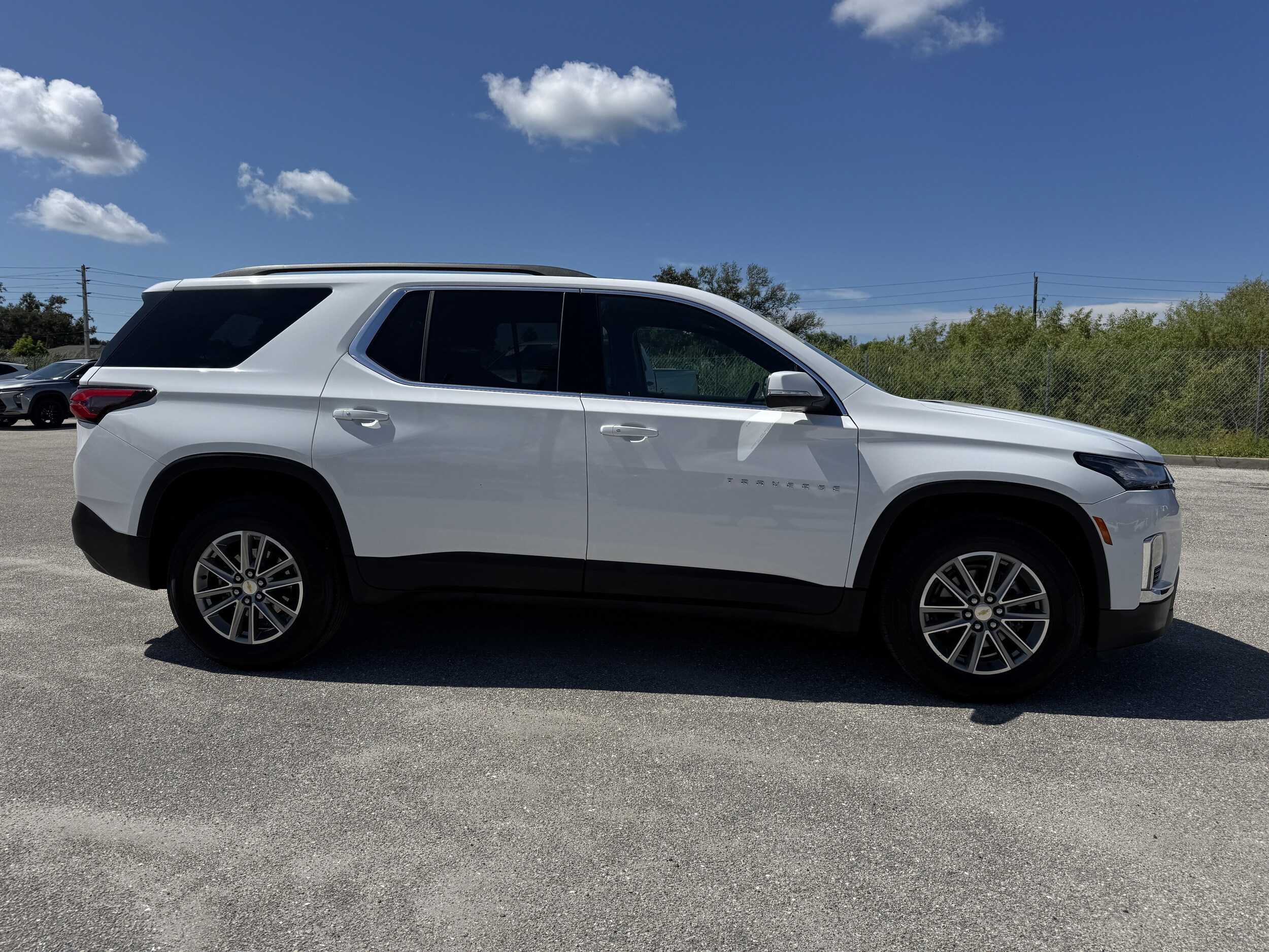 2023 Chevrolet Traverse Leather photo 3