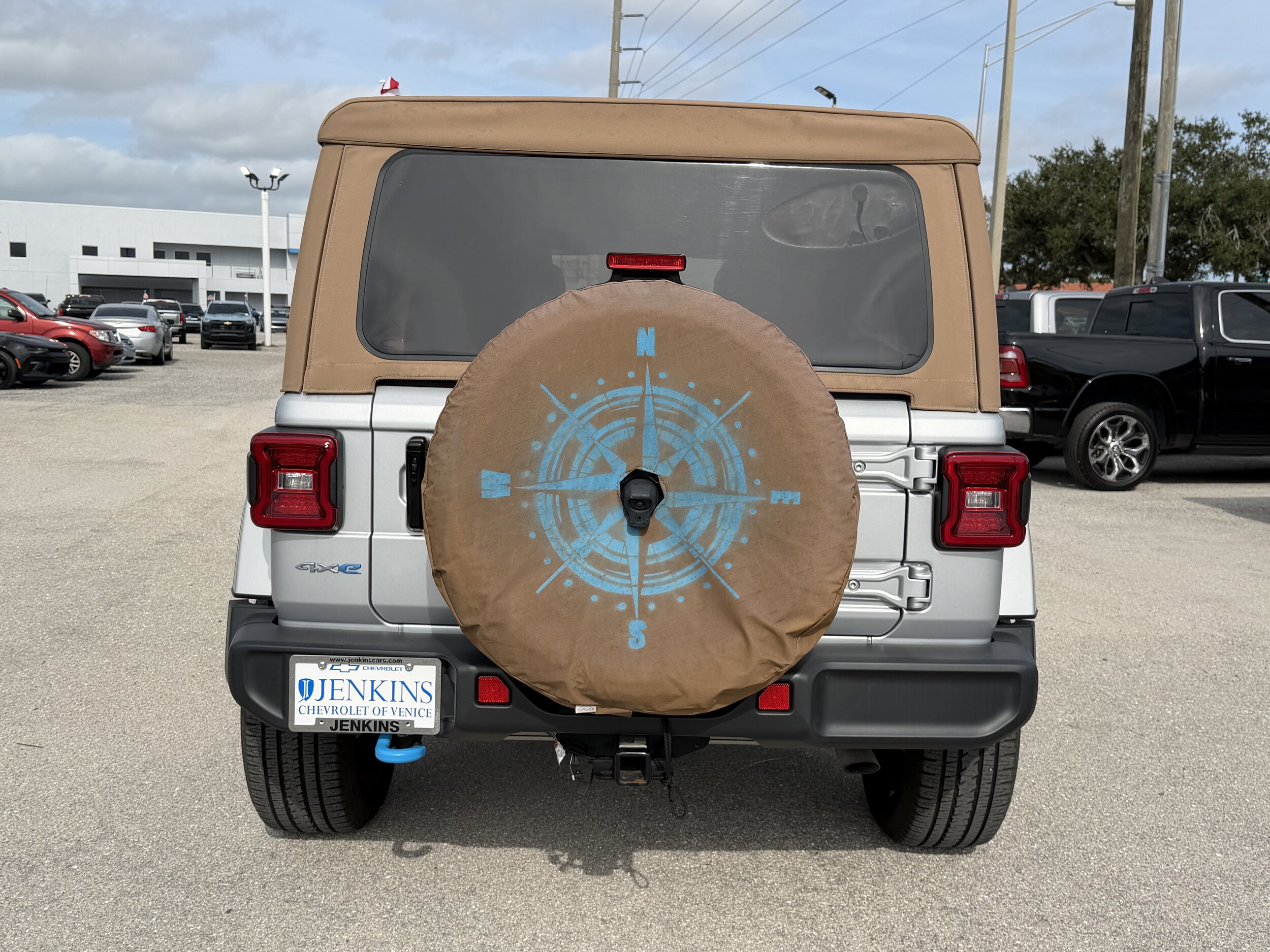 2022 Jeep Wrangler 4xe Unlimited Sahara photo 4