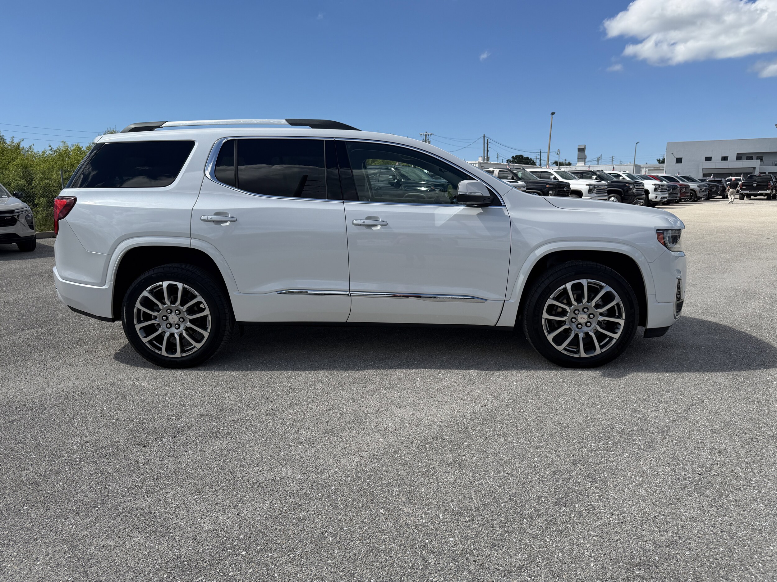 2023 Gmc Acadia Denali photo 3