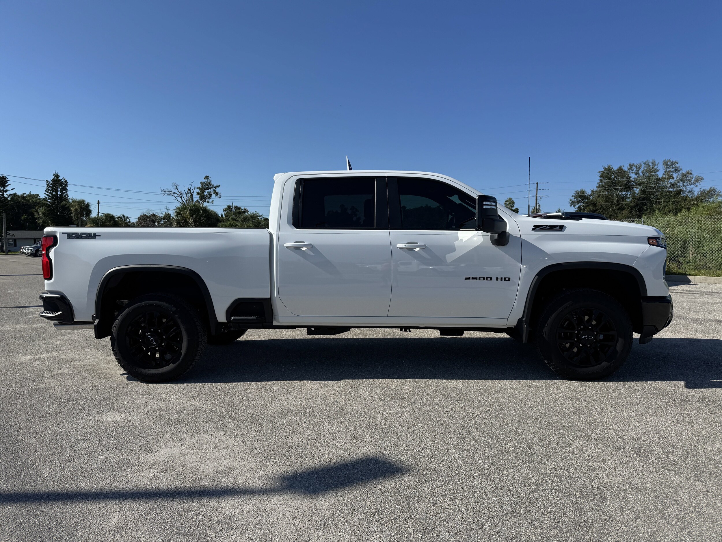 2025 Chevrolet Silverado 2500HD LT photo 3