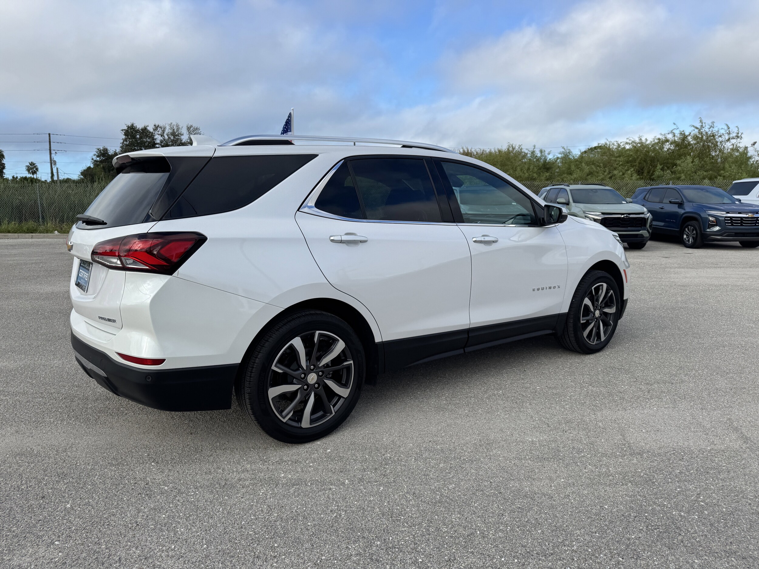 2024 Chevrolet Equinox Premier photo 2