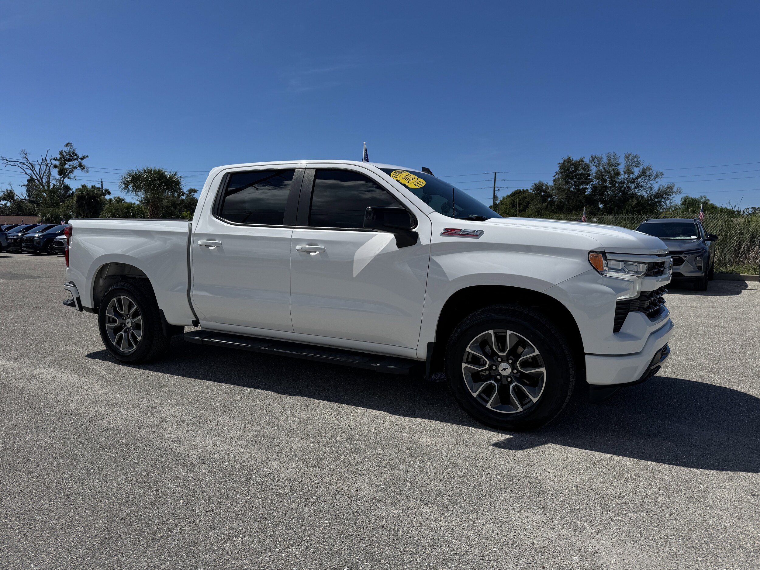 2022 Chevrolet Silverado 1500 RST photo 2